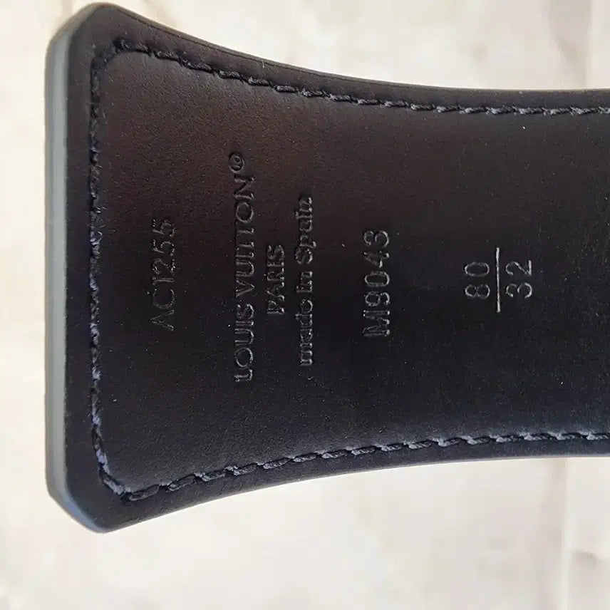 [SOLD OUT] 루이비통 LV 이니셜 모노그램 이클립스 리버시블 양면 남성벨트 M9043
