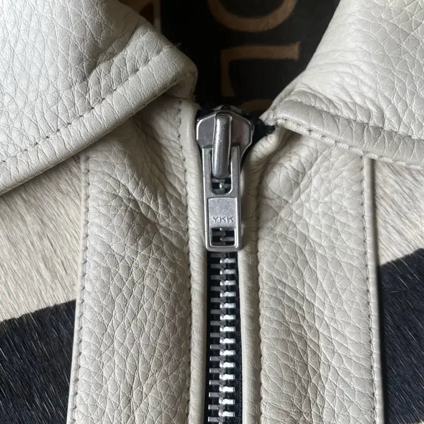 [SOLD OUT] GUCCI 올드 구찌 부틀랙 리얼 송치 카우 레더 빈티지 지브라 베스트