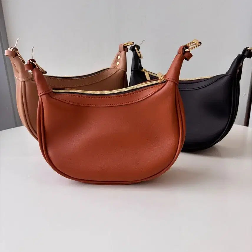 [BUNJANG] Leather Half-Moon Shoulder Bag / 소가죽 반달숄더백