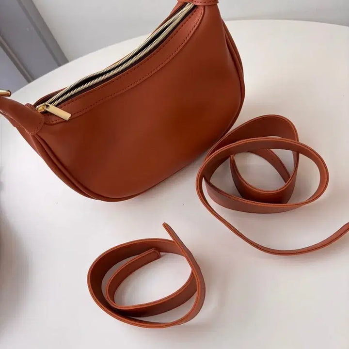 [BUNJANG] Leather Half-Moon Shoulder Bag / 소가죽 반달숄더백