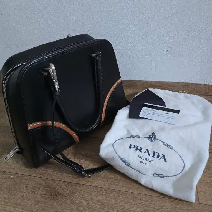 [BUNJANG] Prada Black Leather Tote Bag / 프라다 블랙 레더 토트백 + 더스트백