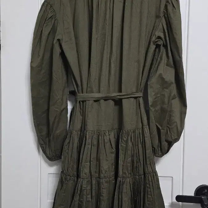 [SOLD OUT] 마쥬 카키색 벨티드 캉캉 미니 원피스