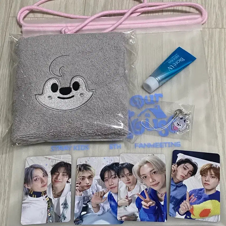 [SOLD OUT] 스키즈 팬미 첫막 입장특전(울프찬 타월+키링+유닛포카)