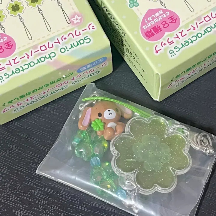 [SOLD OUT] 산리오 헤이세이 네잎 클로버 스트랩 키링 쿠로우사