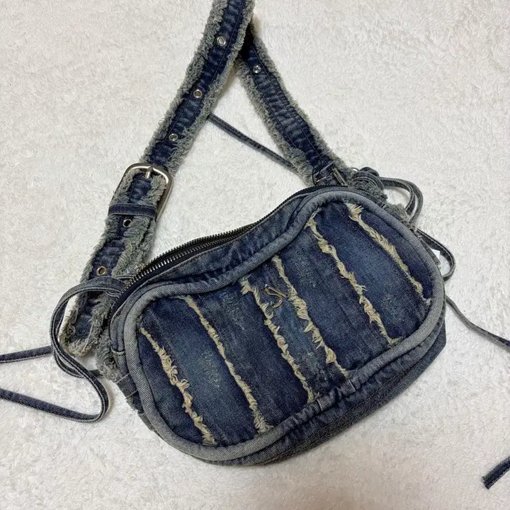 [BUNJANG] After Hours Denim Cut-Off Shoulder Bag (Indigo Blue) / 애프터아워즈 데님 컷오프 숄더백 (인디고 블루)