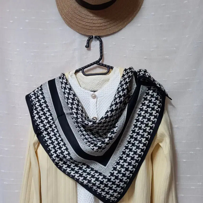 [BUNJANG] Scarf - Black Pattern / 스카프 고급패턴 새것
