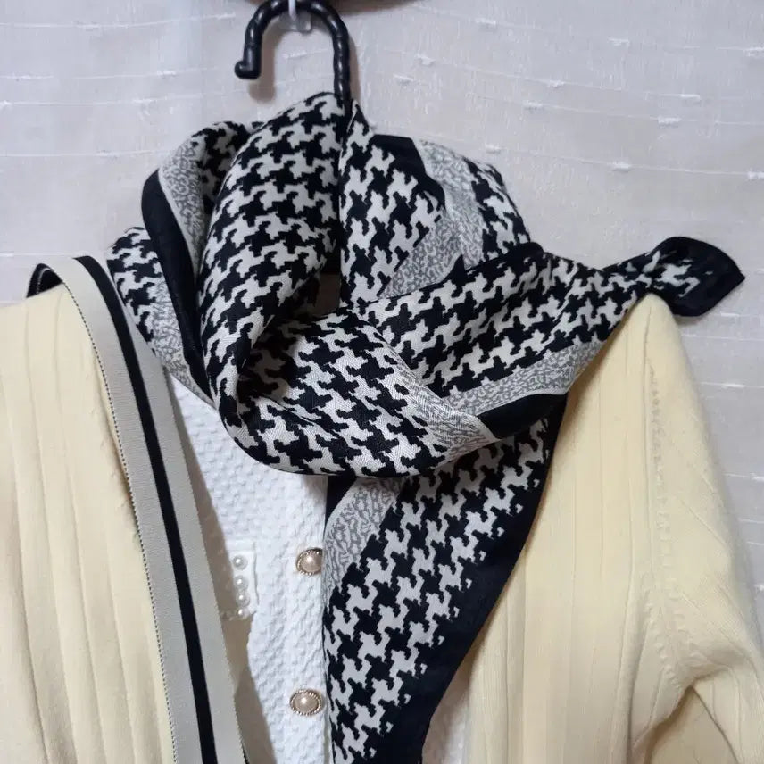 [BUNJANG] Scarf - Black Pattern / 스카프 고급패턴 새것