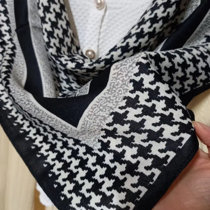 [BUNJANG] Scarf - Black Pattern / 스카프 고급패턴 새것