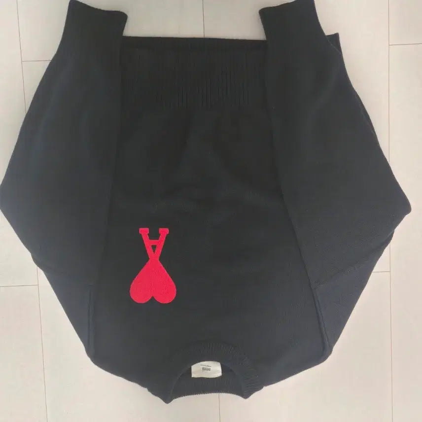 [BUNJANG] AMI Big Heart Logo Black Knit M / 아미 빅하트 로고 블랙 니트 m
