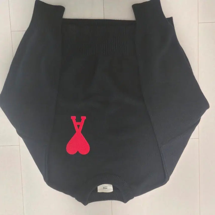 [BUNJANG] AMI Big Heart Logo Black Knit M / 아미 빅하트 로고 블랙 니트 m