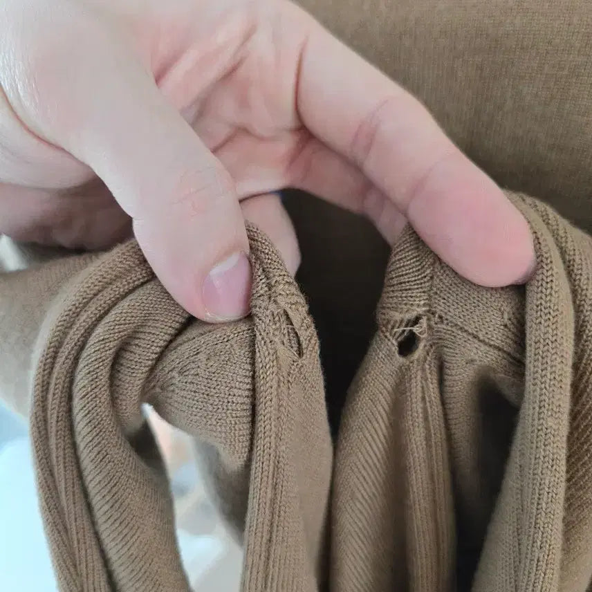 [BUNJANG] Lacoste Brown Wool V-Neck Knit Sweater / 라코스테 브라운 울100% 니트 105사이즈