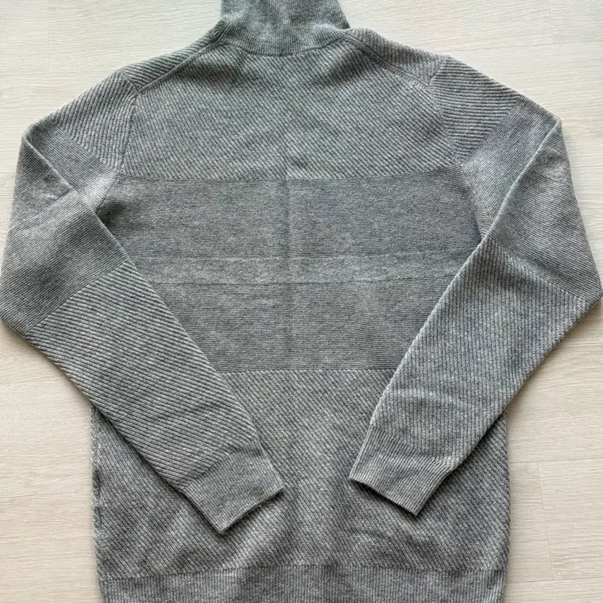 [BUNJANG] Customellow Gray Diagonal Pattern Turtleneck / 커스텀멜로우(customellow) 그레이 사선 패턴 터틀넥