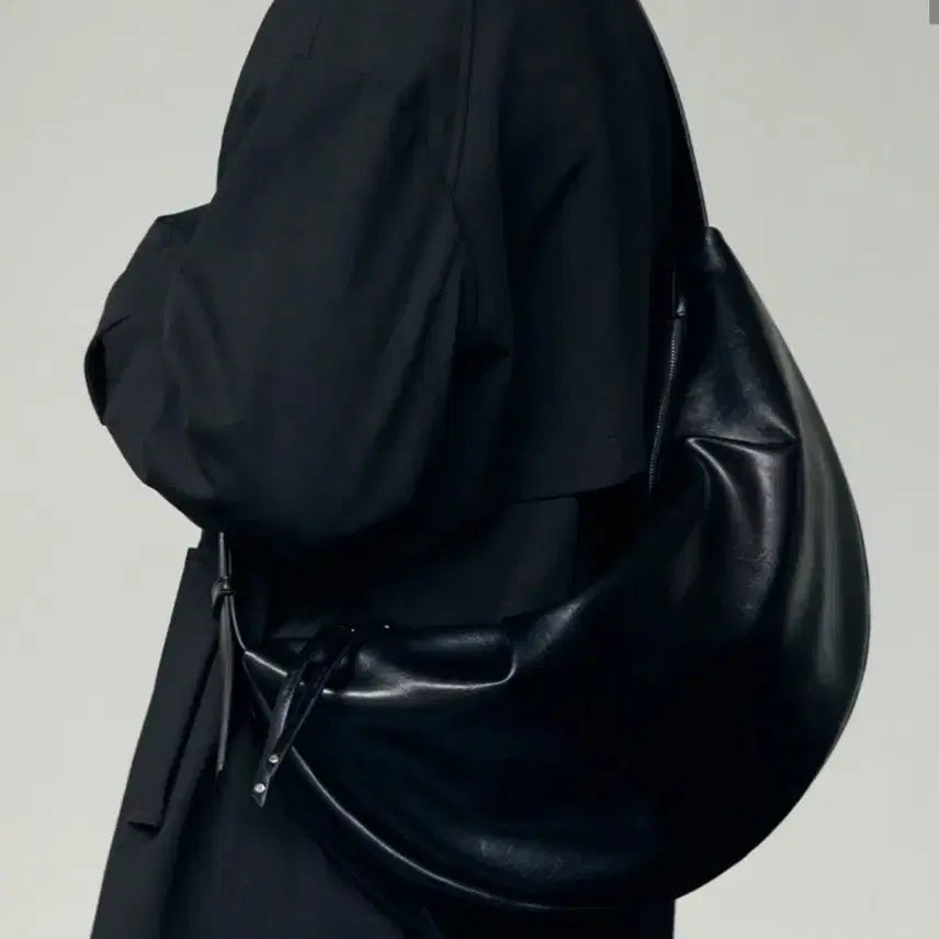 [BUNJANG] Drawfit Hobo Leather Crossbody Bag / 드로우핏 호보 레더 크로스백 블랙