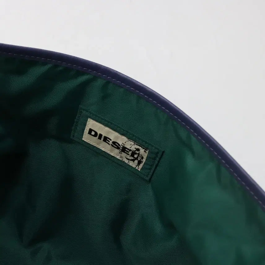 [BUNJANG] DIESEL Vintage Pocket Logo Nylon Messenger Bag / DIESEL 디젤 빈티지 포켓 로고 나일론 크로스 메신저 백