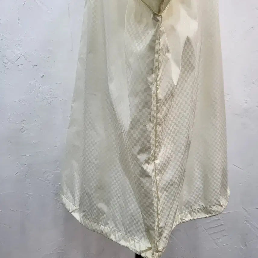 [SOLD OUT] 아이보리 체크 패턴 바람막이 풀오버F