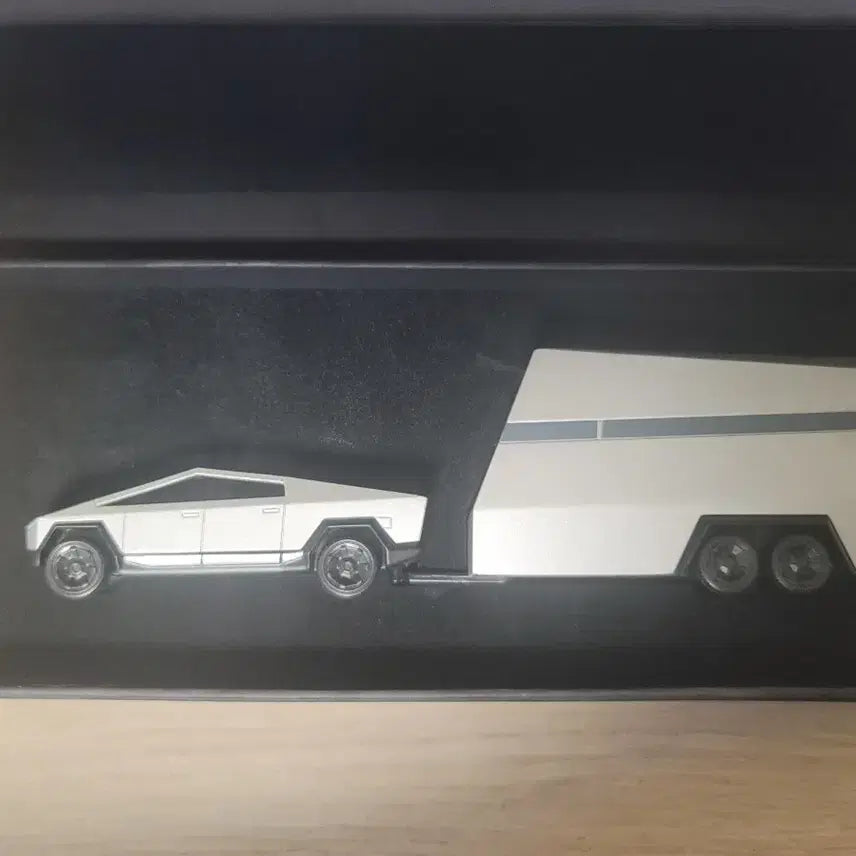 [BUNJANG] 1:64 Scale Tesla Cybertruck Diecast / 1:64 테슬라 사이버트럭 다이캐스트