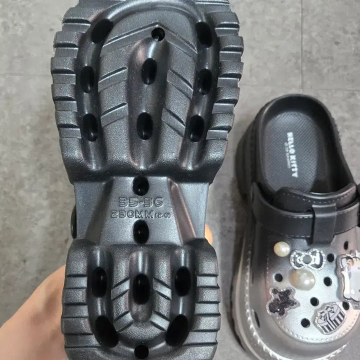 [SOLD OUT] 새상품) 헬로키티 크록스 통굽 슬리퍼