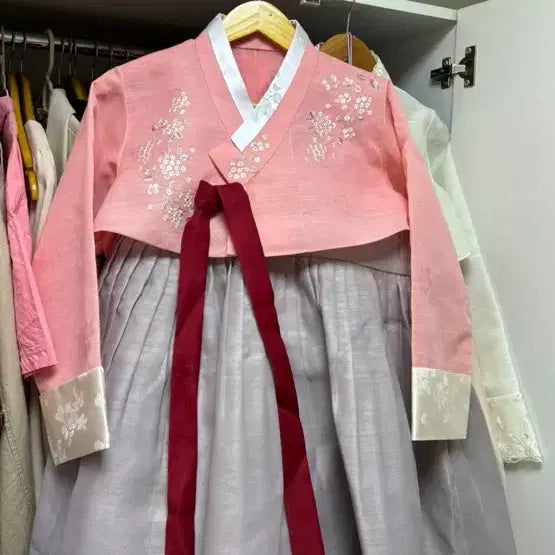 [BUNJANG] Pink Floral Embroidered Hanbok Set / 분홍색 꽃 자수 여자 한복 세트