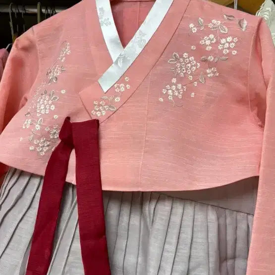 [BUNJANG] Pink Floral Embroidered Hanbok Set / 분홍색 꽃 자수 여자 한복 세트