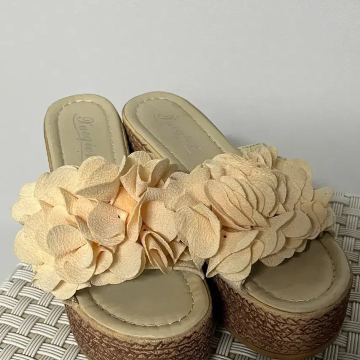 [BUNJANG] Beige Flower Platform Slippers / 베이지 플라워 통굽 슬리퍼