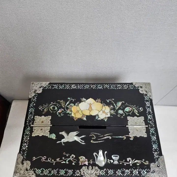 [BUNJANG] 옛날 나전칠기 자개 돈궤 극희귀 돈궤 고가구 / 옛날 나전칠기 자개 돈궤 극희귀 돈궤 고가구