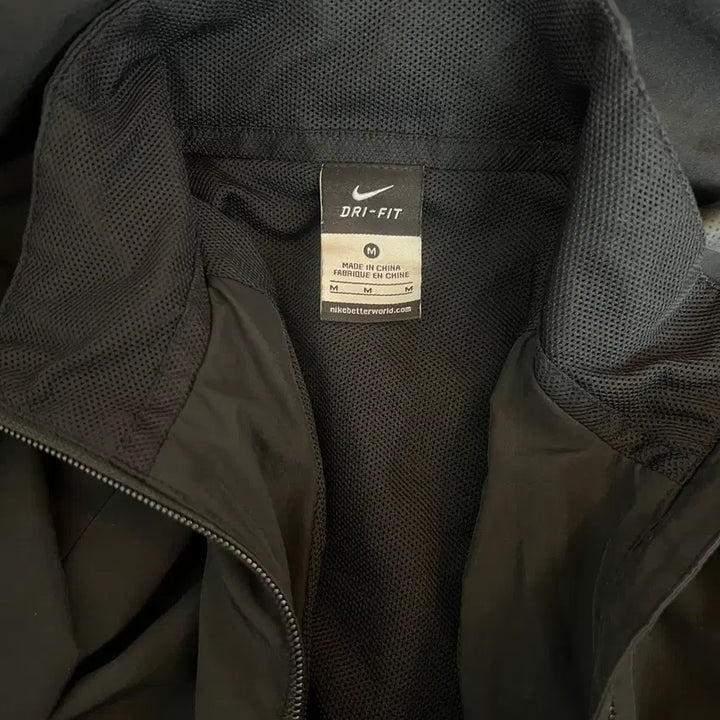 [SOLD OUT] 나이키 여성 블랙 바람막이점퍼 간절기점퍼 85