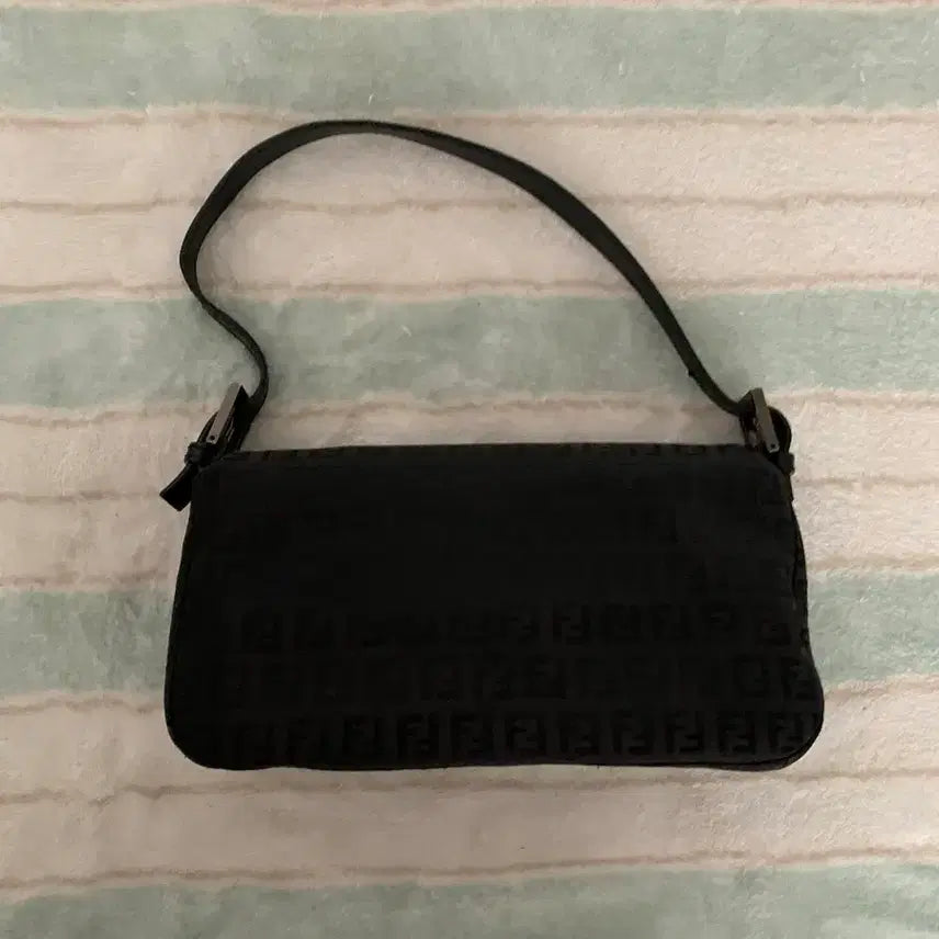 [SOLD OUT] 펜디 블랙 바게트백 정품