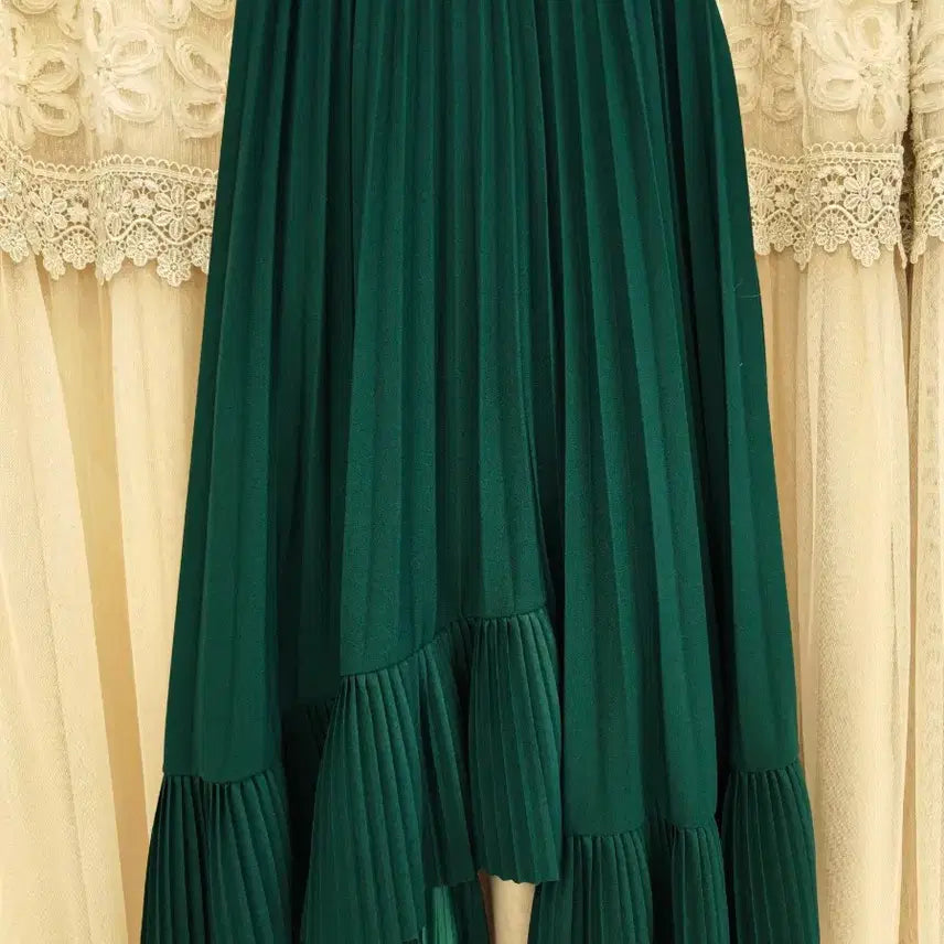 [BUNJANG] Asymmetrical Green Pleated Long Skirt / 언발란스 그린 플리츠 롱 스커트