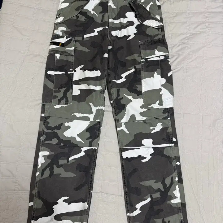 [SOLD OUT] WTAPS 밀리터리 카모 카고 팬츠