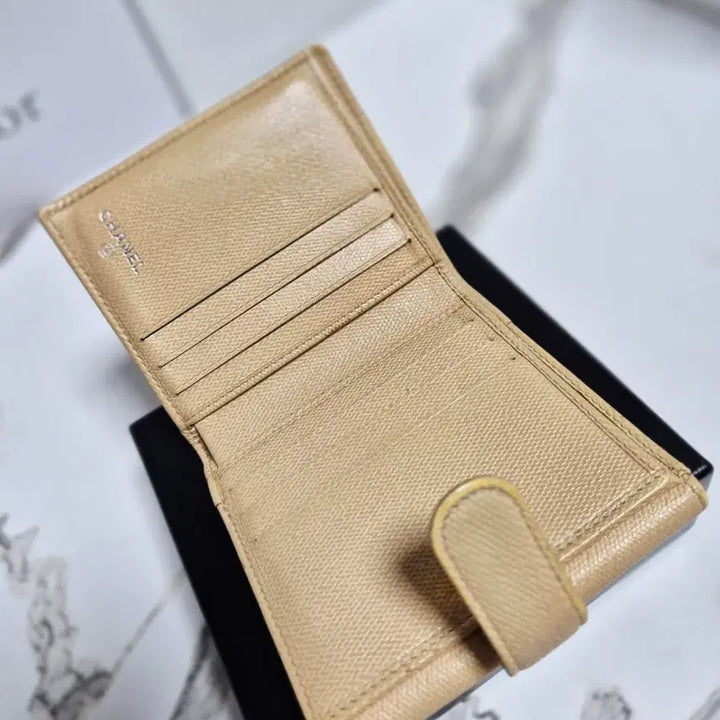 [BUNJANG] (정품) 샤넬 가죽 여성 반지갑 / (정품) 샤넬 가죽 여성 반지갑