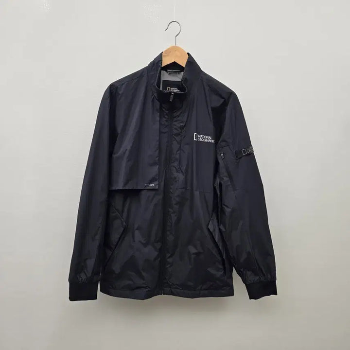 [SOLD OUT] 내셔널지오그래픽 바람막이 블랙