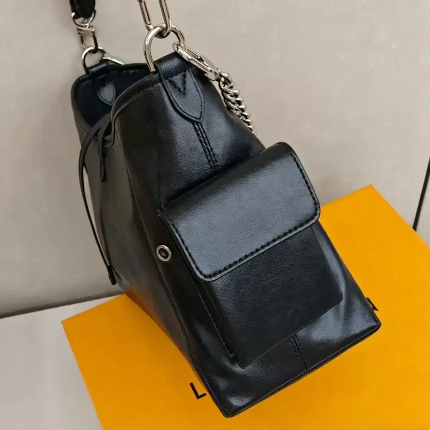 [BUNJANG] Louis Vuitton Black Chain Shoulder Bag / 루이비통 신상 패션 블랙 체인 숄더백신여자 가방