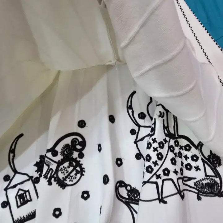 [SOLD OUT] 화이트 패턴 플리츠 스커트
