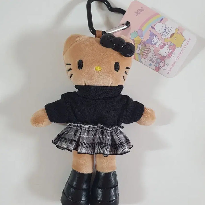 [BUNJANG] Black Checkered Dress Kitty Charm Keychain / 롱다리태닝키티 블랙 체크 키링