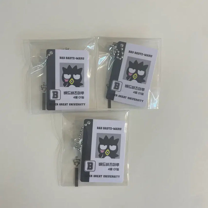 [SOLD OUT] 새상품 산리오정품 학생증 미니 키링 배드바츠마루