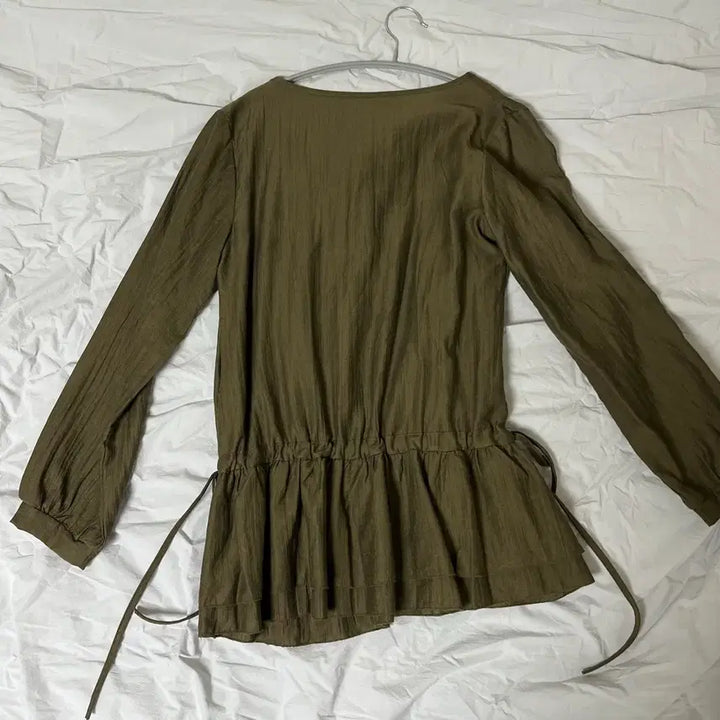 [BUNJANG] Oberall Hazel Blouse / 2색상 새제품) 오베럴 헤이즐 블라우스 새제품 카키브라운, 블랙