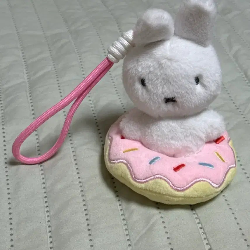 [BUNJANG] Miffy Strawberry Donut Costume Keyring / 미피 디저트 코스튬 딸기 도넛 미피 인형 키링