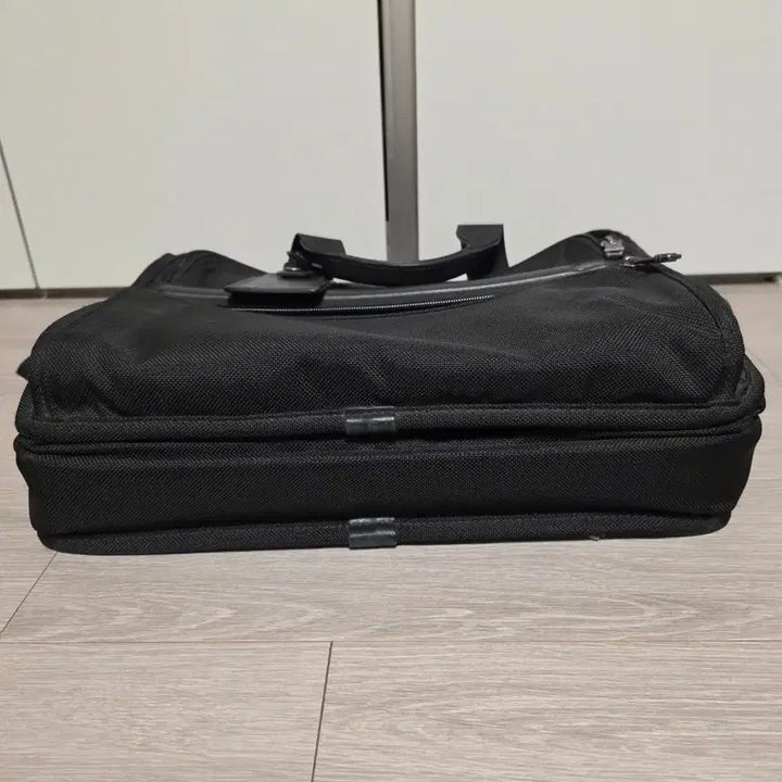 [BUNJANG] TUMI Alpha Essential Brief Laptop Bag / 투미(TUMI) Alpha Essential Brief Laptop