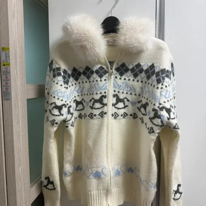 [SOLD OUT] [1번입고 보관만한 새제품무방] 정가 9만8천원 비키 정품 노르딕 퍼 후