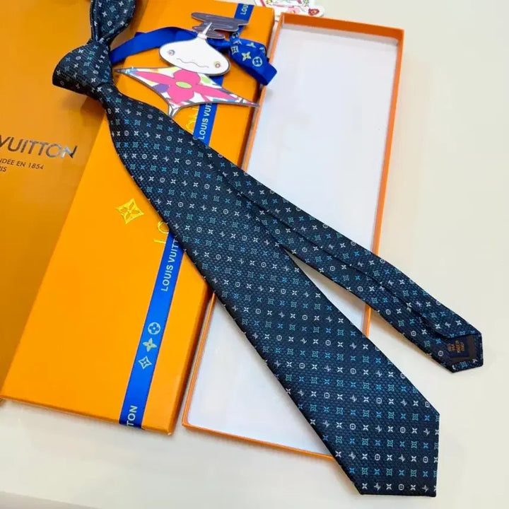 [SOLD OUT] 루이비통 네이비 플라워 패턴 넥타이