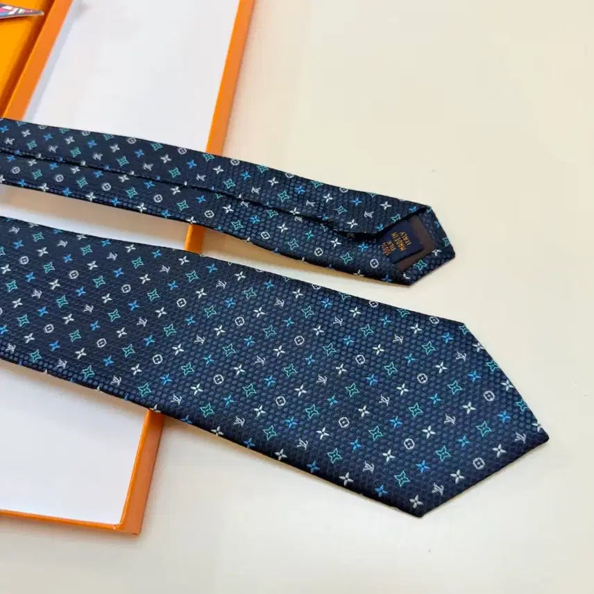 [BUNJANG] Louis Vuitton Navy Flower Pattern Necktie / 루이비통 네이비 플라워 패턴 넥타이