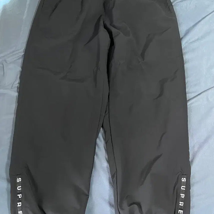 [SOLD OUT] [ L사이즈 ] 슈프림 웜업 팬츠 23FW