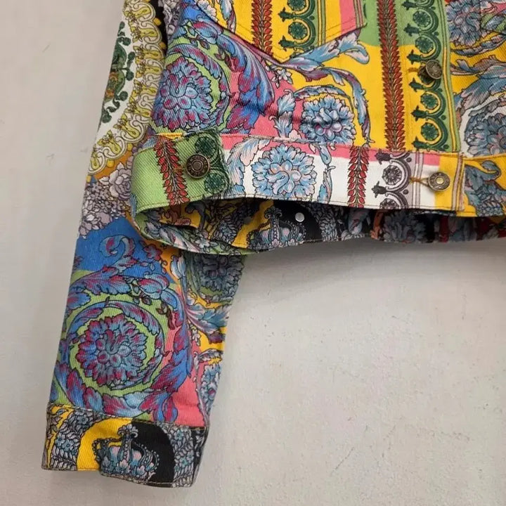 [BUNJANG] Floral Pattern Spring/Fall Cropped Denim Jacket / 새상품 화사한 패턴의 간절기 데님 크롭 자켓
