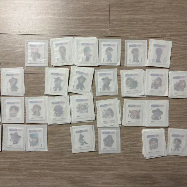 [BUNJANG] Amos Cade Hunter 32-Piece Sticker Set / 아모스케데헌 띠부씰 31종판매