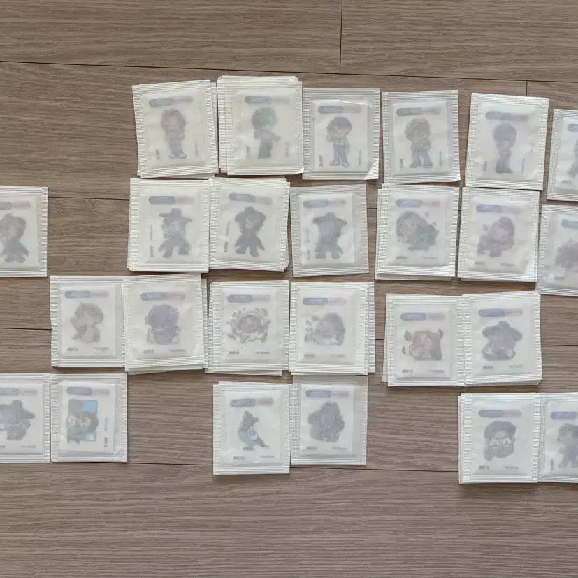 [BUNJANG] Amos Cade Hunter 32-Piece Sticker Set / 아모스케데헌 띠부씰 31종판매