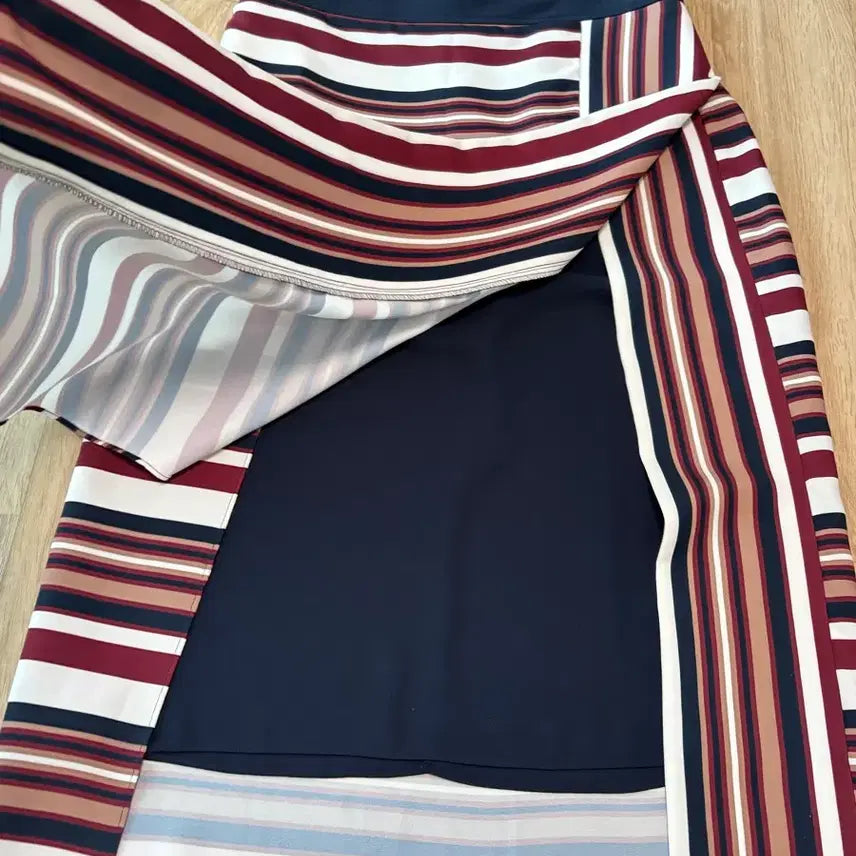 [BUNJANG] MOJO.S.PHINE Stripe Wrap Skirt / MOJO.S.PHINE 모조에스핀 스트라이프 랩 스커트 70-92