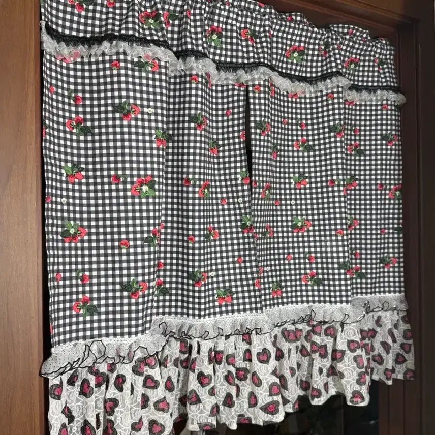 [BUNJANG] Strawberry Shortcake Lace Noren Curtain / 방꾸) 블랙 체크 딸기 프릴 노렌 커튼
