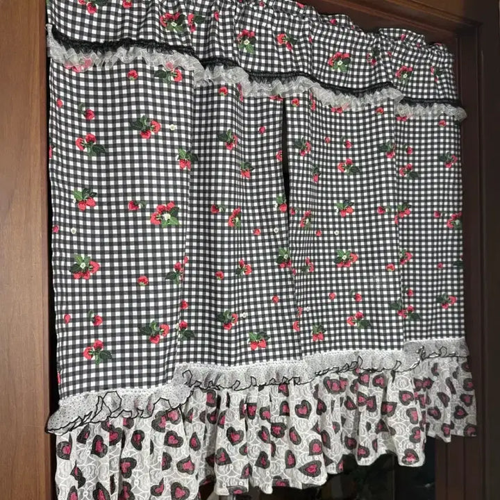 [BUNJANG] Strawberry Shortcake Lace Noren Curtain / 방꾸) 블랙 체크 딸기 프릴 노렌 커튼
