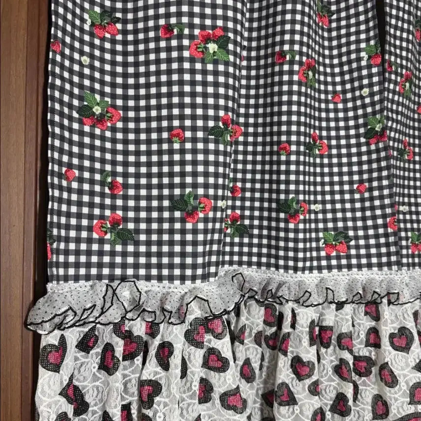 [BUNJANG] Strawberry Shortcake Lace Noren Curtain / 방꾸) 블랙 체크 딸기 프릴 노렌 커튼