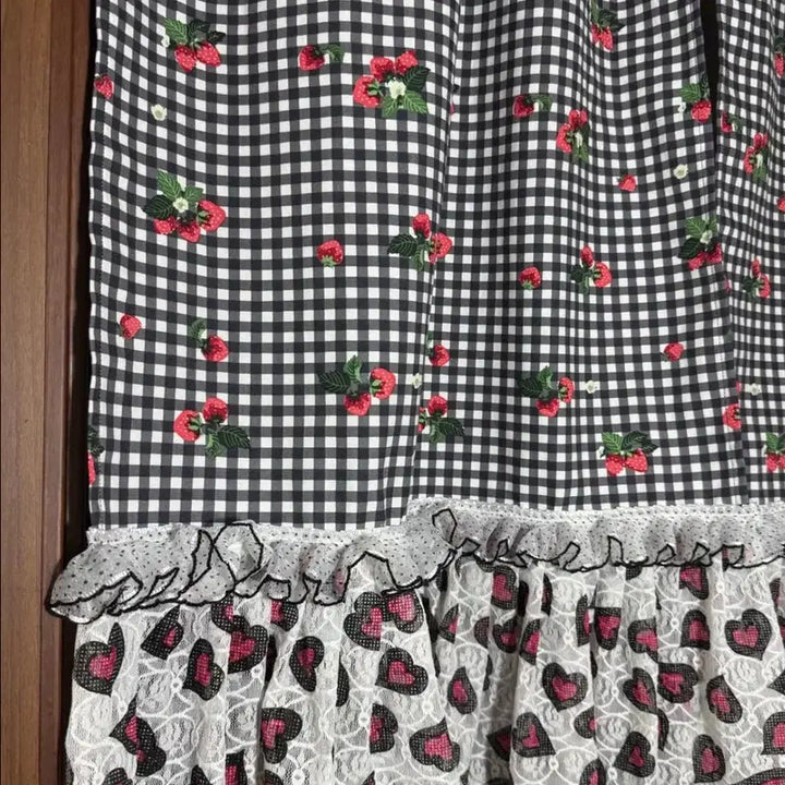 [BUNJANG] Strawberry Shortcake Lace Noren Curtain / 방꾸) 블랙 체크 딸기 프릴 노렌 커튼